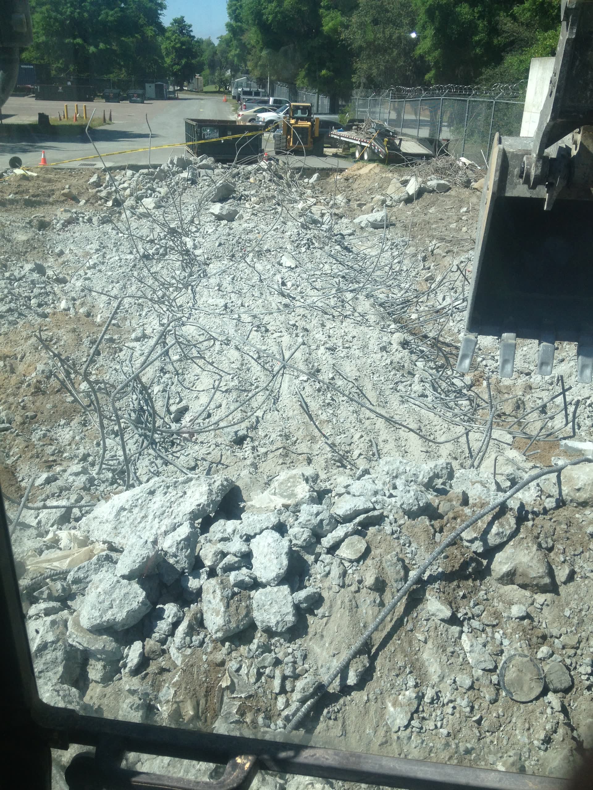 Hydraulic breaker set up for concrete demolition