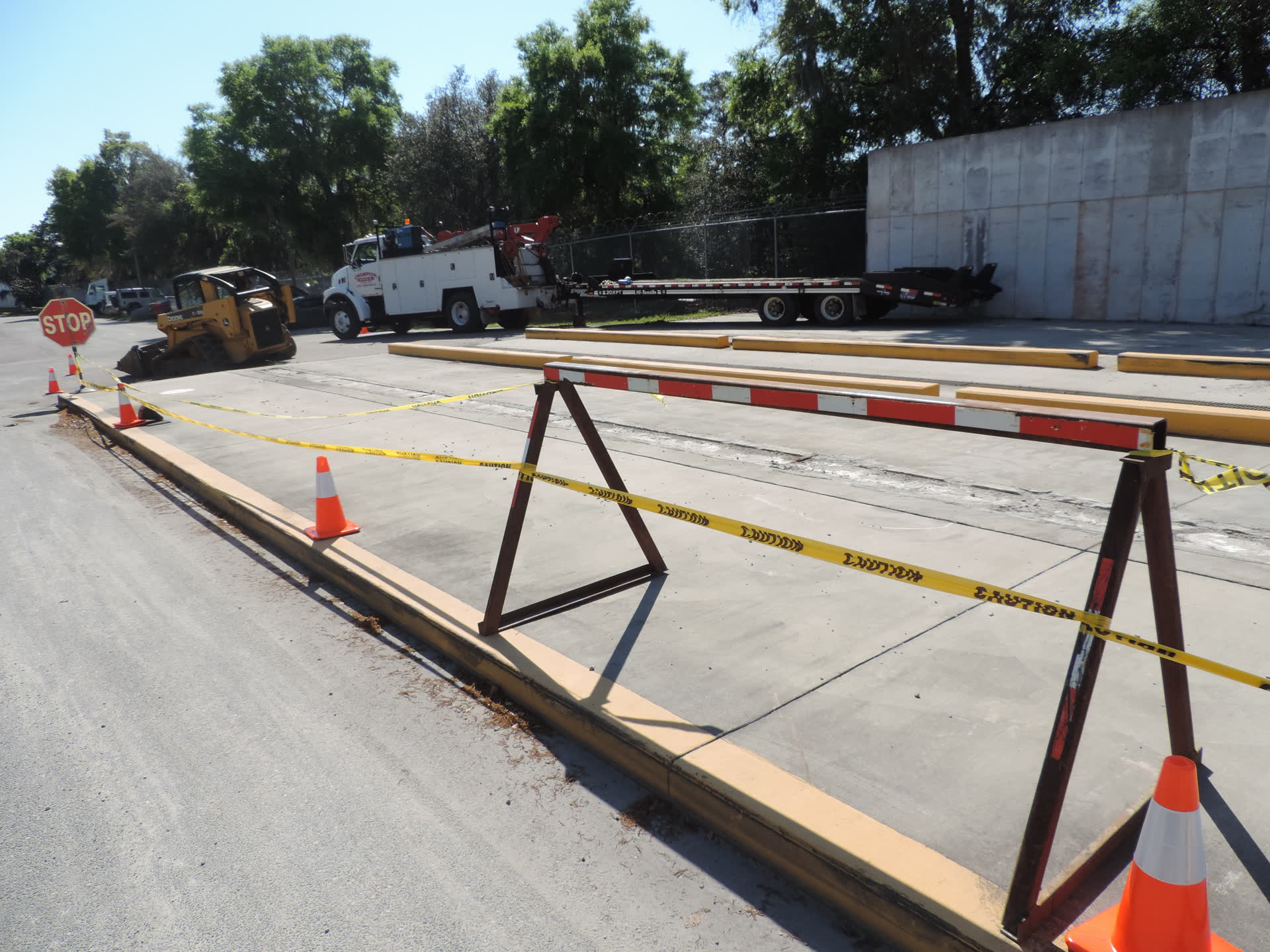 Cast concrete retaining wall on a commercial site